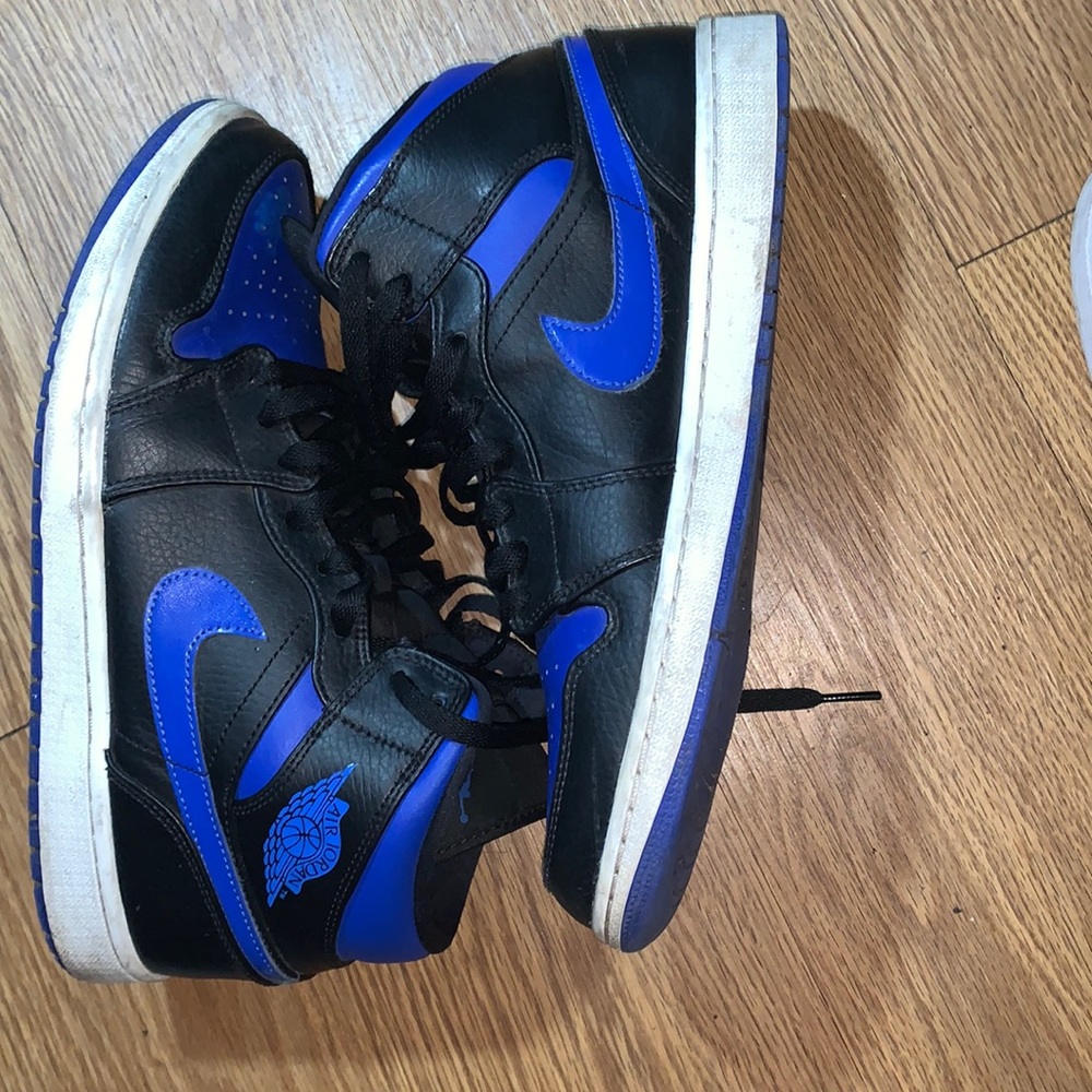 AIR JORDAN 1 MID 'BLACK HYPER ROYAL'